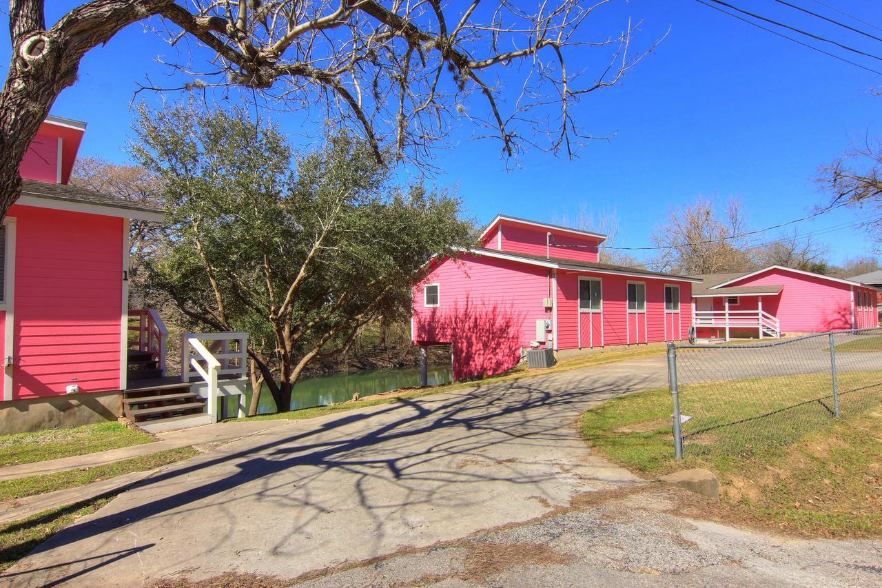 Three Pink Housez #2 Hotel Canyon Lake Exterior photo